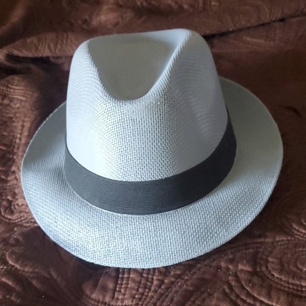 Grey straw hat